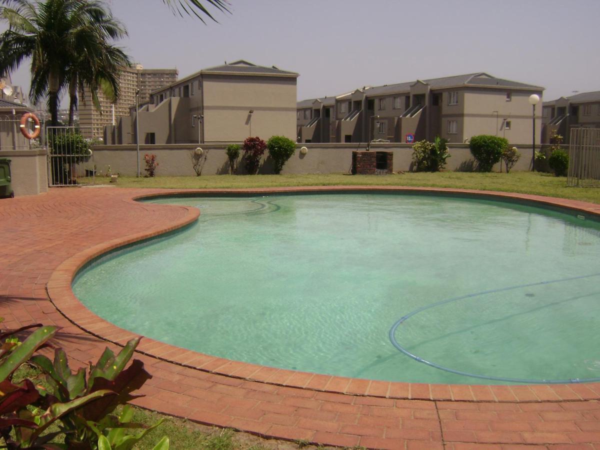 North Beach Durban Apartments Bagian luar foto