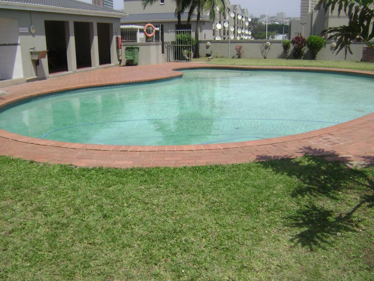 North Beach Durban Apartments Bagian luar foto