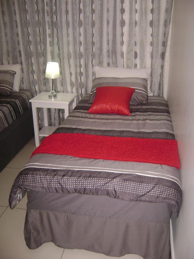 North Beach Durban Apartments Bagian luar foto