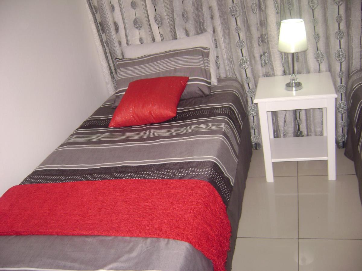 North Beach Durban Apartments Bagian luar foto